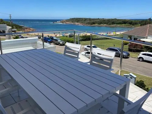 Ultimate Beach House' 19a Graham Street - views , peace & quiet