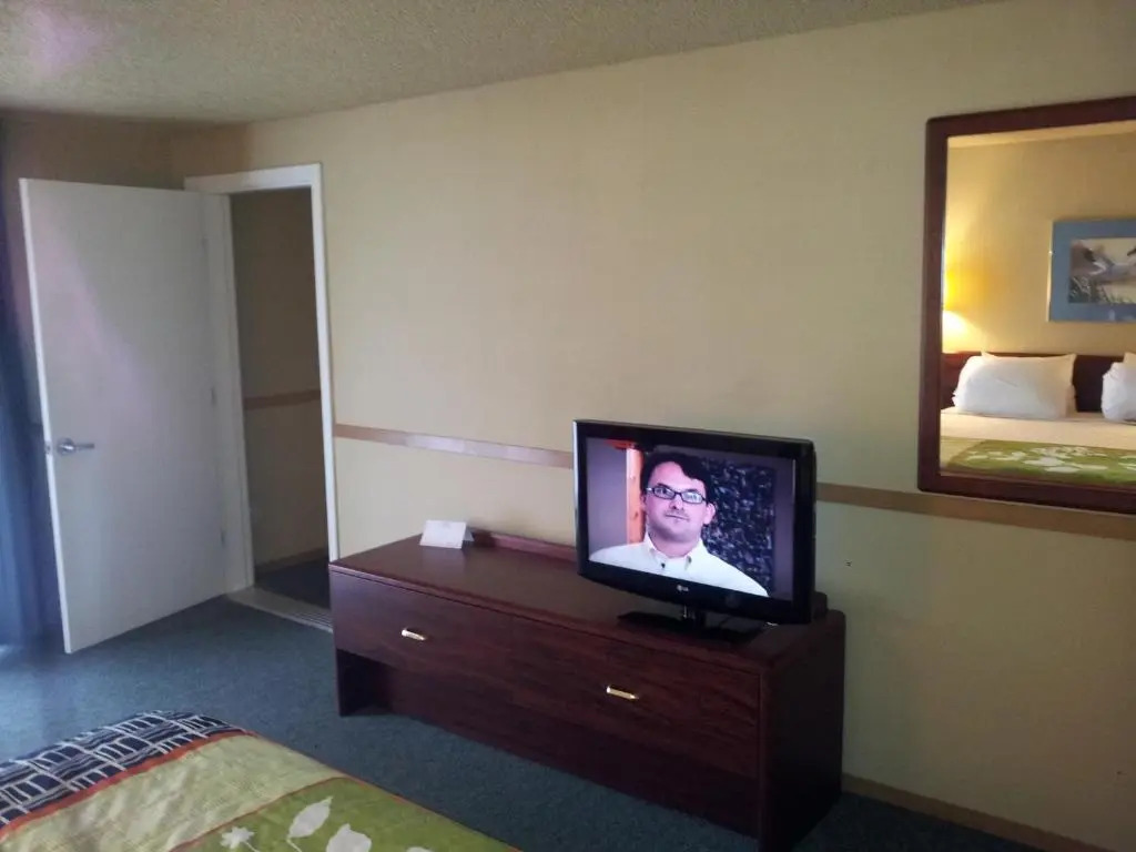 Howard Johnson Inn and Suites Tacoma