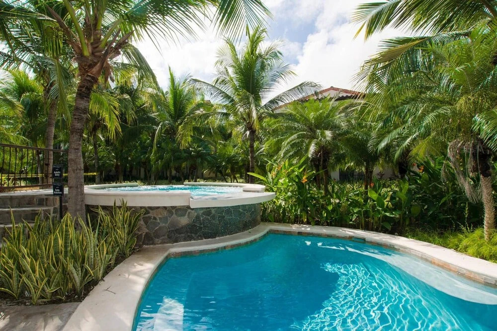 Gorgeous Decorated 2 bed Pacifico Condo