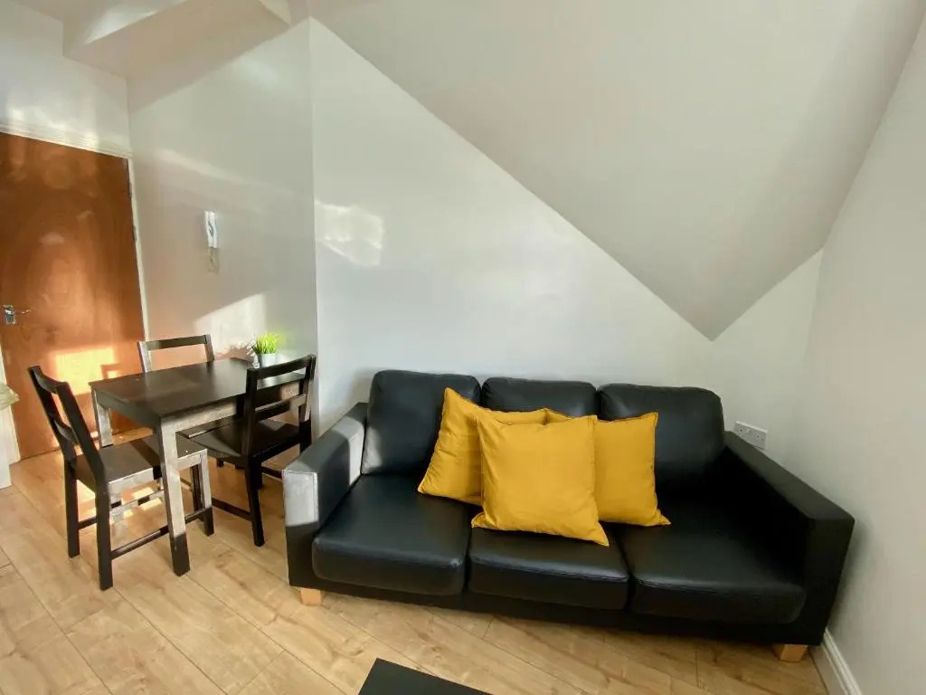 Relax in a modern Cardiff home by the City Centre & Bute Park