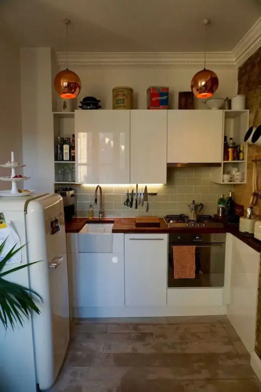 Beautiful Canalside 1-bedroom Flat With Terrace