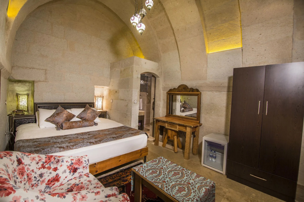 Roma Cave Suite