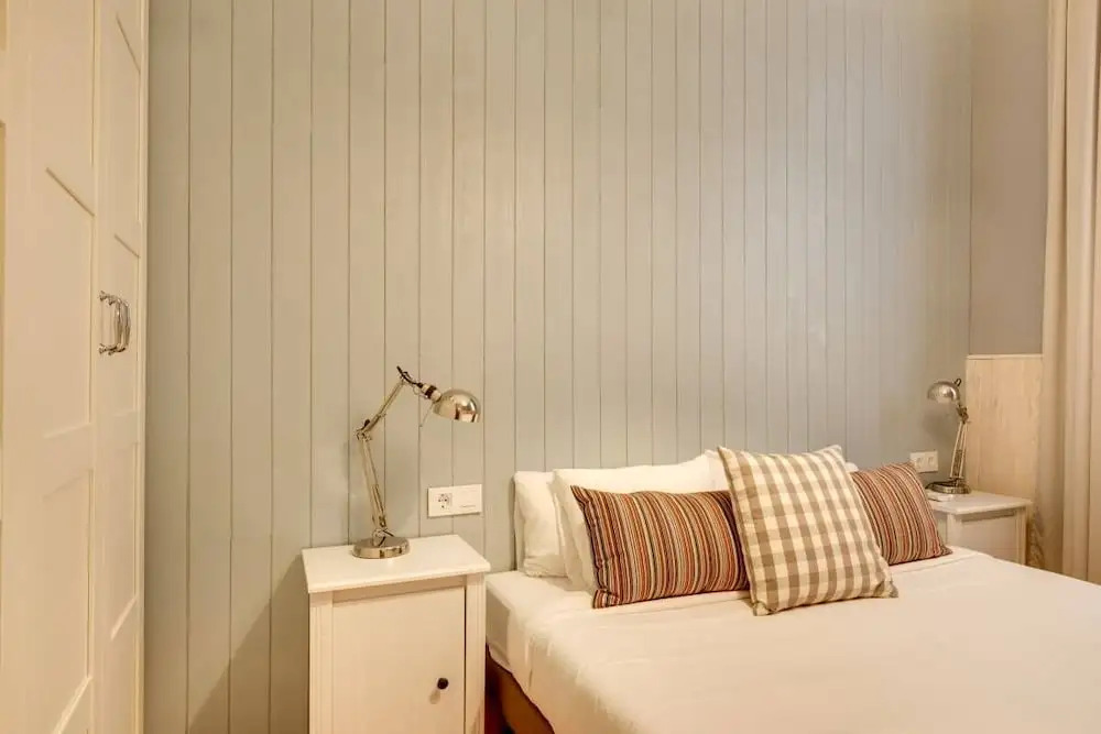 Beautiful 2bdr in Lovely Lesseps, 8mins to Metro