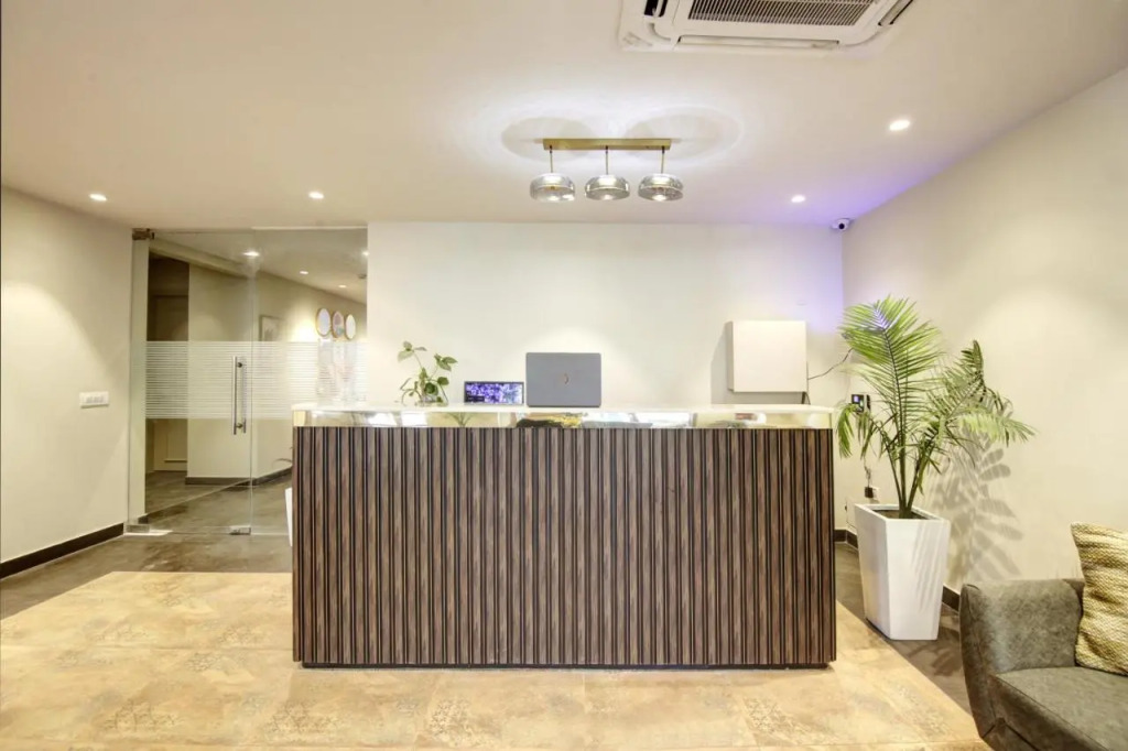 Saltstayz Select - Golf Course Road & Sector 27