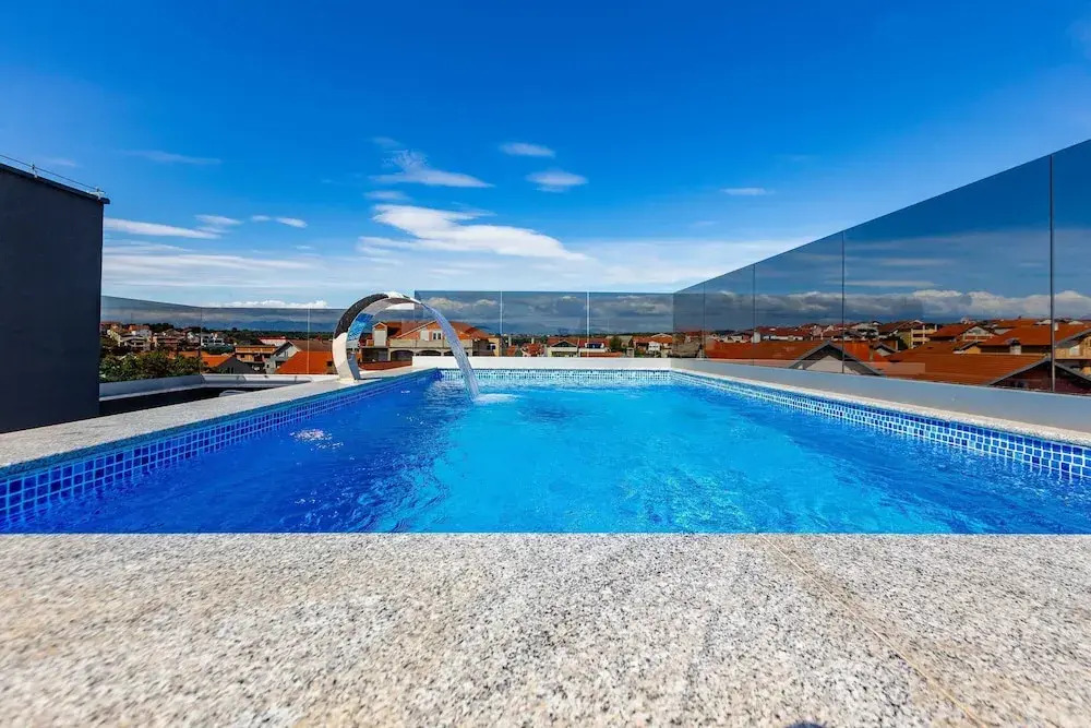 Exquisite Prestige Luxury Apartments With Shared Pool