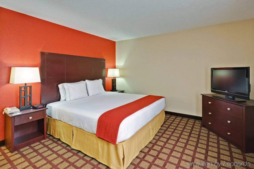 Holiday Inn Express Hotel & Suites Chicago-Algonquin by IHG