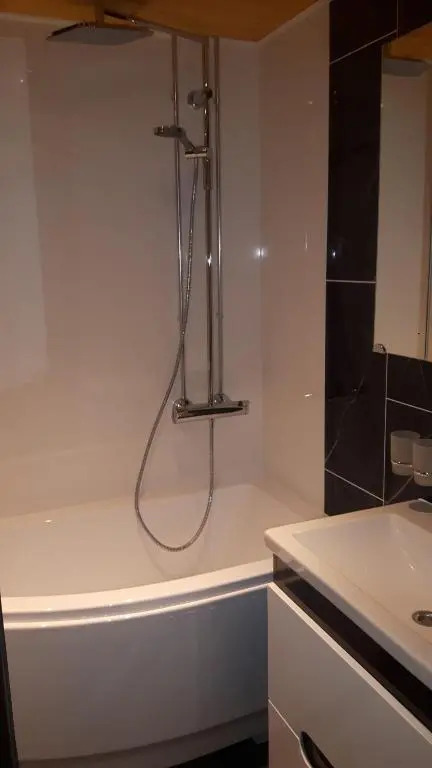 Anne 80 Apartment
