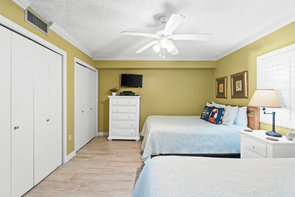 Shoreline Towers 1043 2 Bedroom Condo