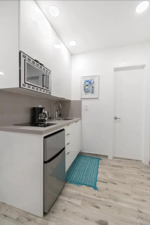 Newly Renovated 1 Bedroom Apt Designer Unit # 3