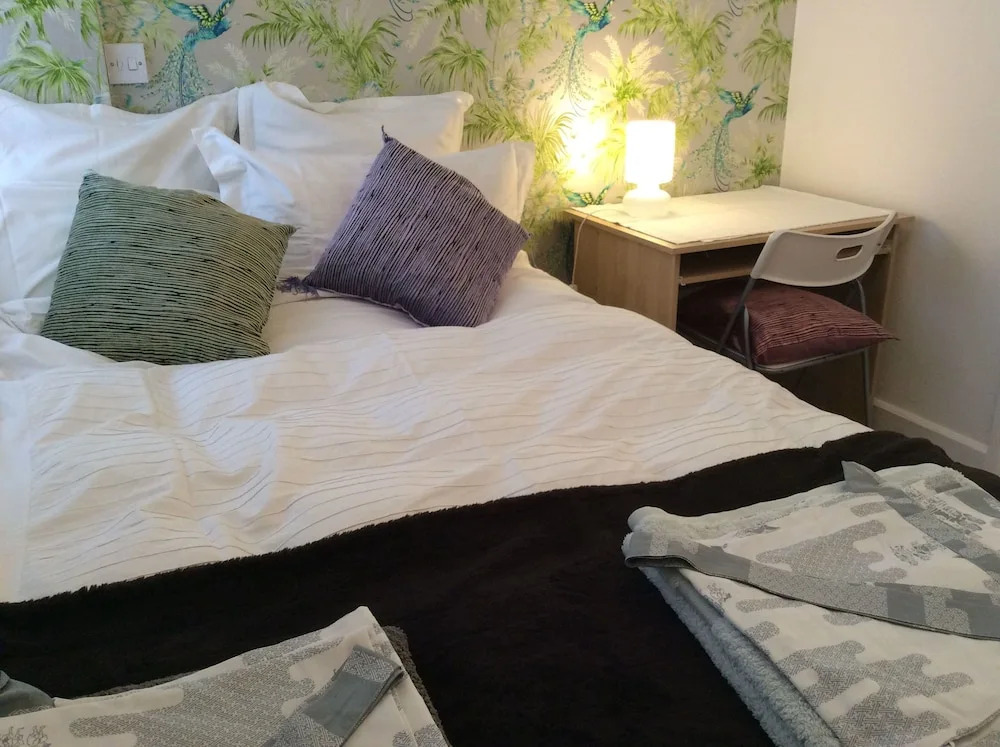 Charming Garden Flat In Central London