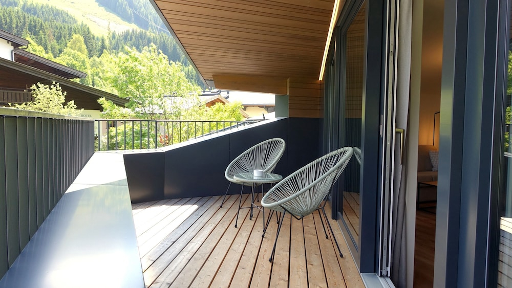 Bergzeit Flat Saalbach Directly on the ski Piste
