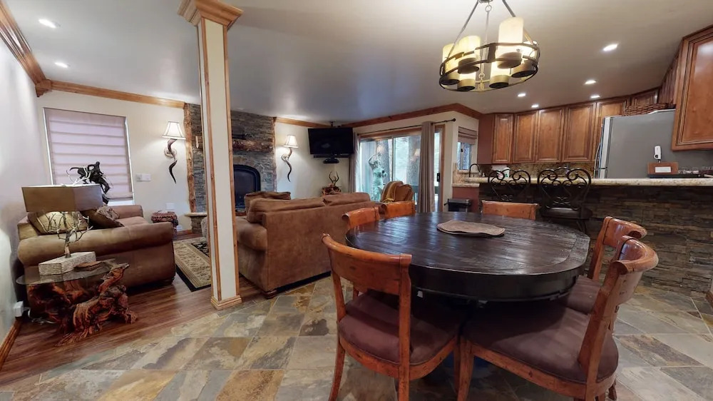 Mammoth Estates Deluxe 2 Bedroom Condos