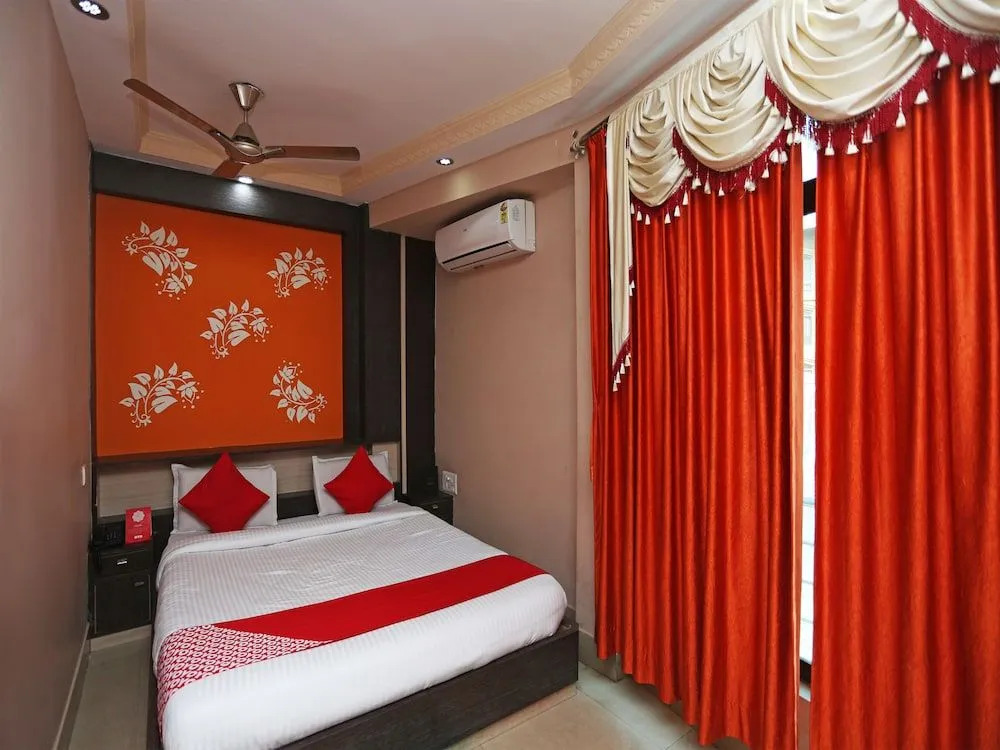 OYO 28314 Hotel Larica