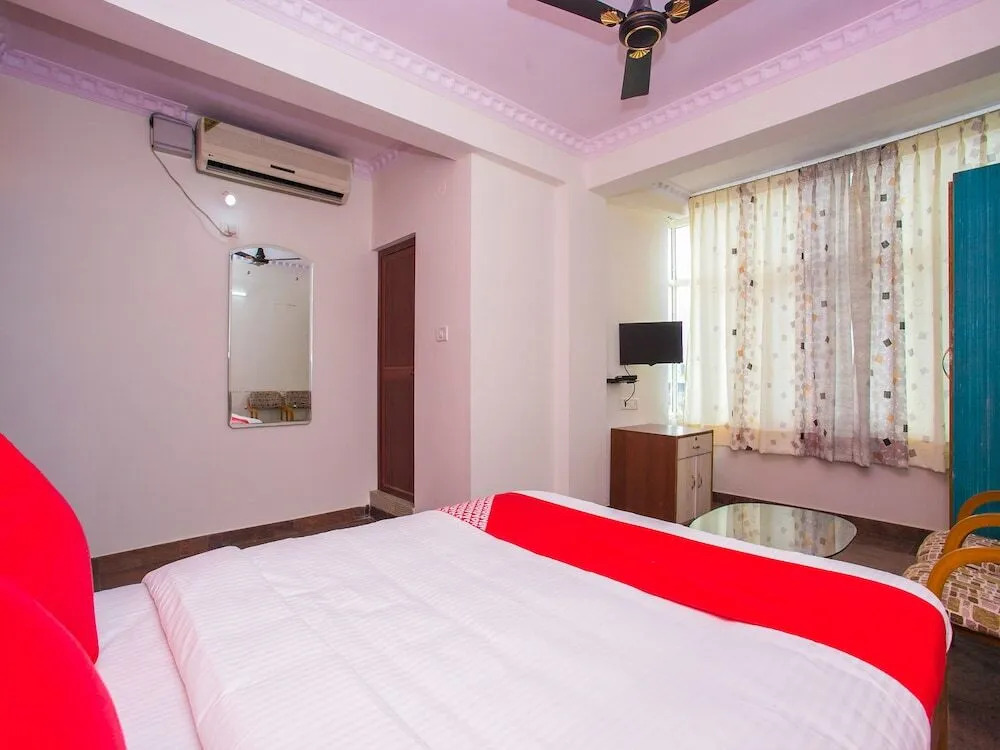 OYO 16123 Chandana Deluxe