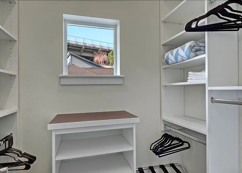 Stroll to the Troll Townhouse - Three Bedroom Home with Fireplace