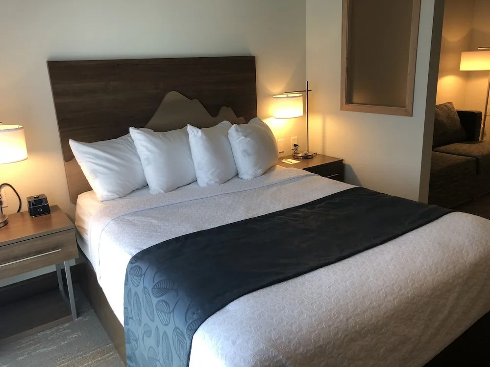 Kodiak Compass Suites