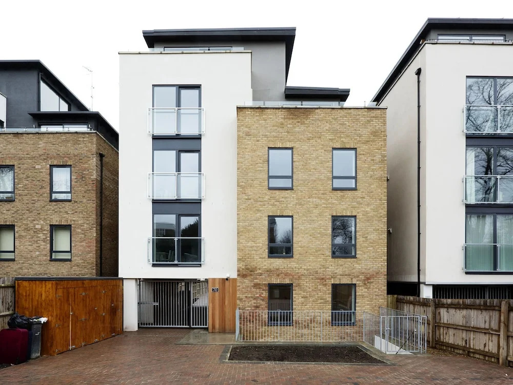 Modern Apartment in London With River Graveney Nearby