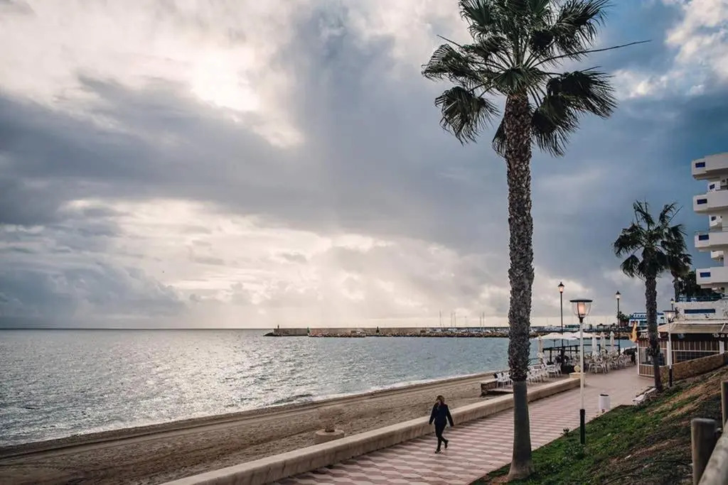Amplio apartamento a 50m de la playa/Wide and cozy apartment 50m from the beach perfect for families