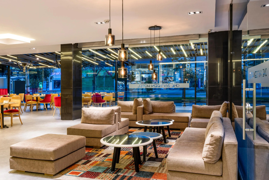 One Sixteen Hotel