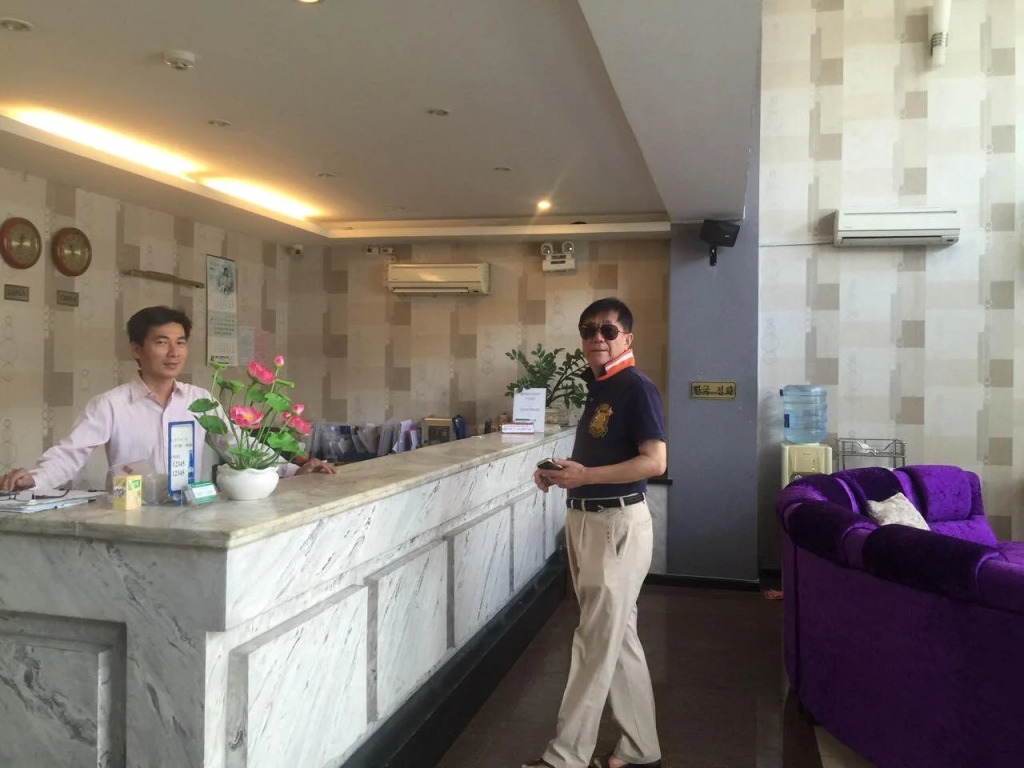 Modern SaiGon Hotel 2