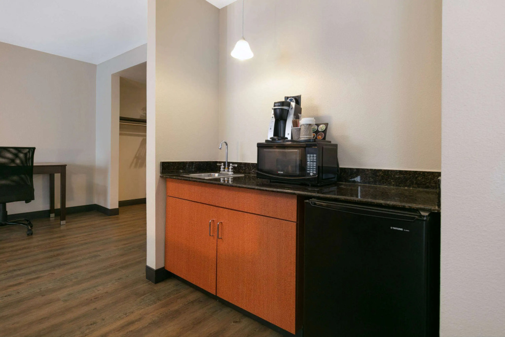 Wingate by Wyndham - DFW North