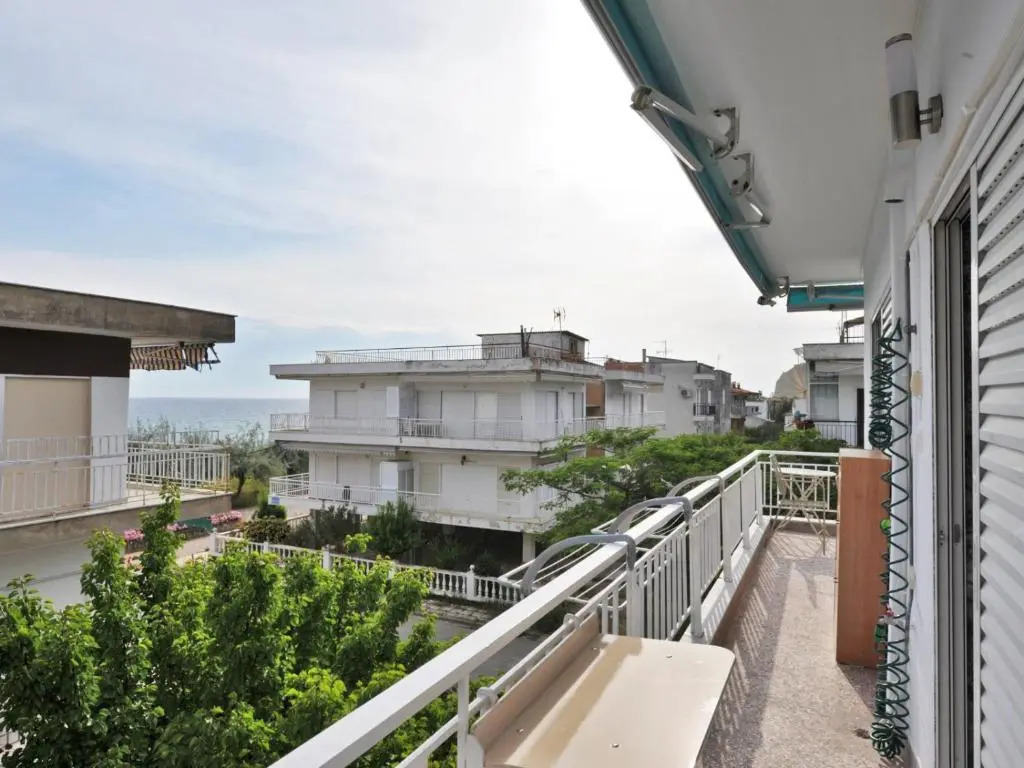 Themis 40 steps from beach