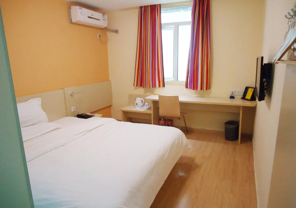 James Joyce Coffetel Shanghai International Tourism and Resorts Zone Branch