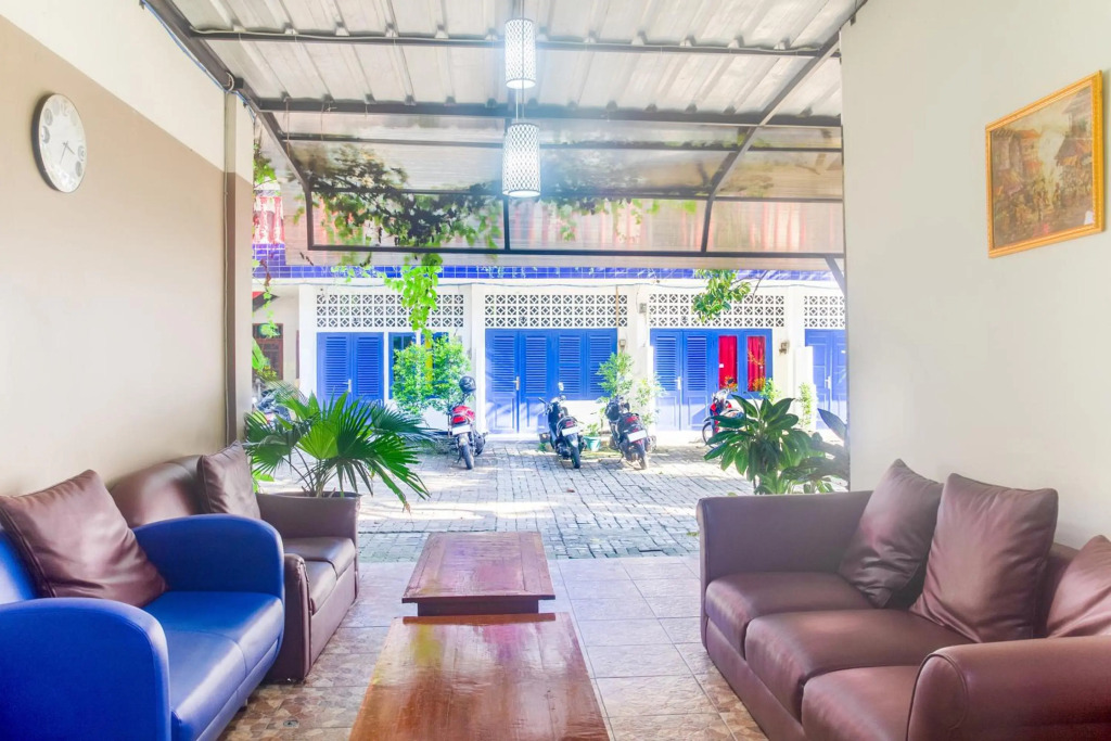 RedDoorz Plus near UPN Veteran Jakarta