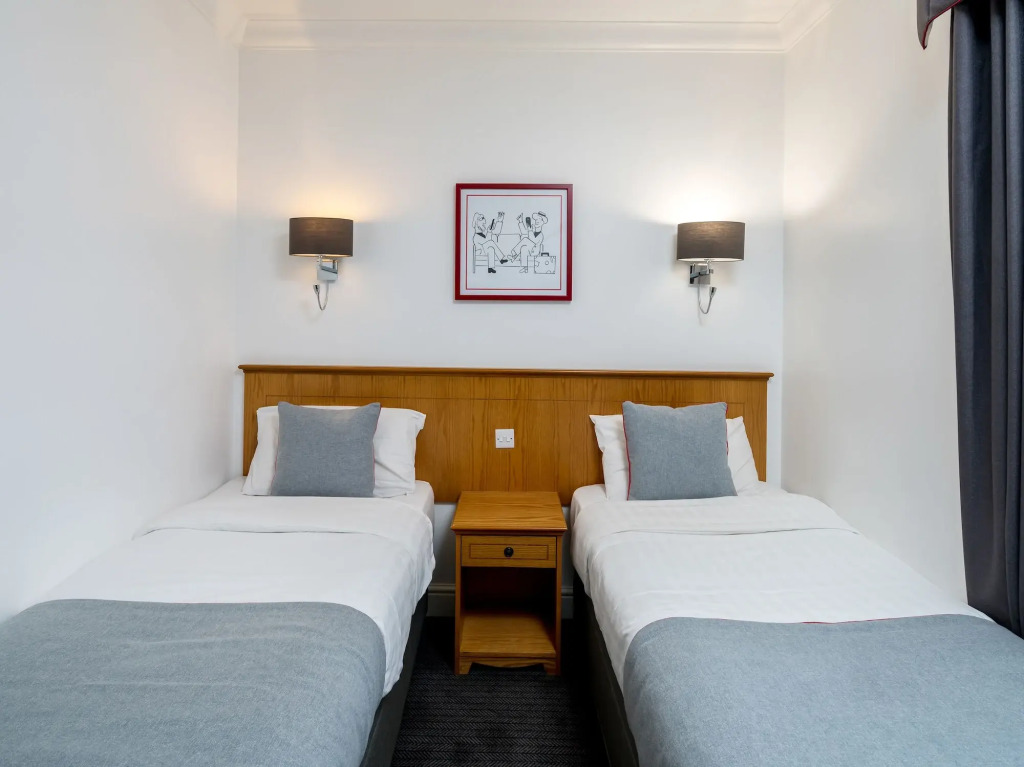 OYO Townhouse New England, London Victoria