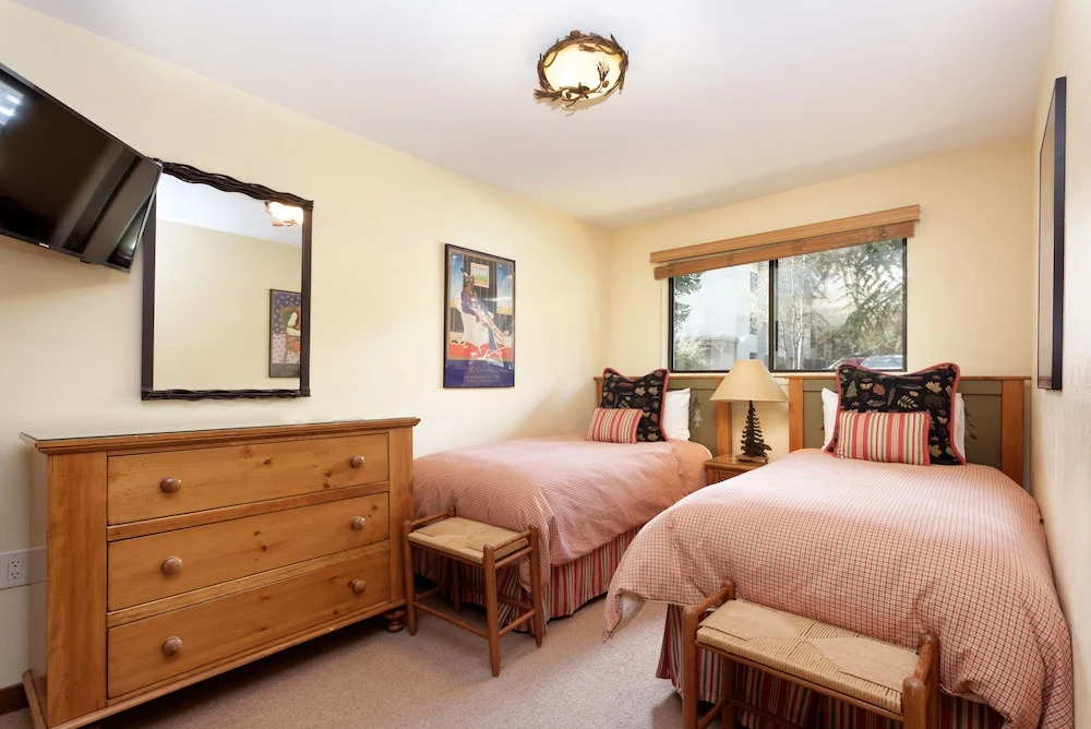 Aspen Townhouse East Unit 7