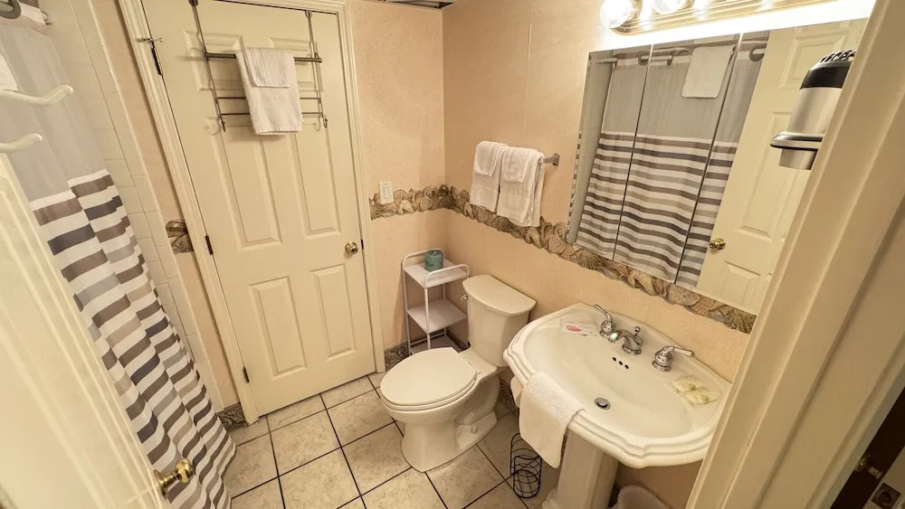 Royal Garden Resort 1608 3 Bedroom Condo by RedAwning