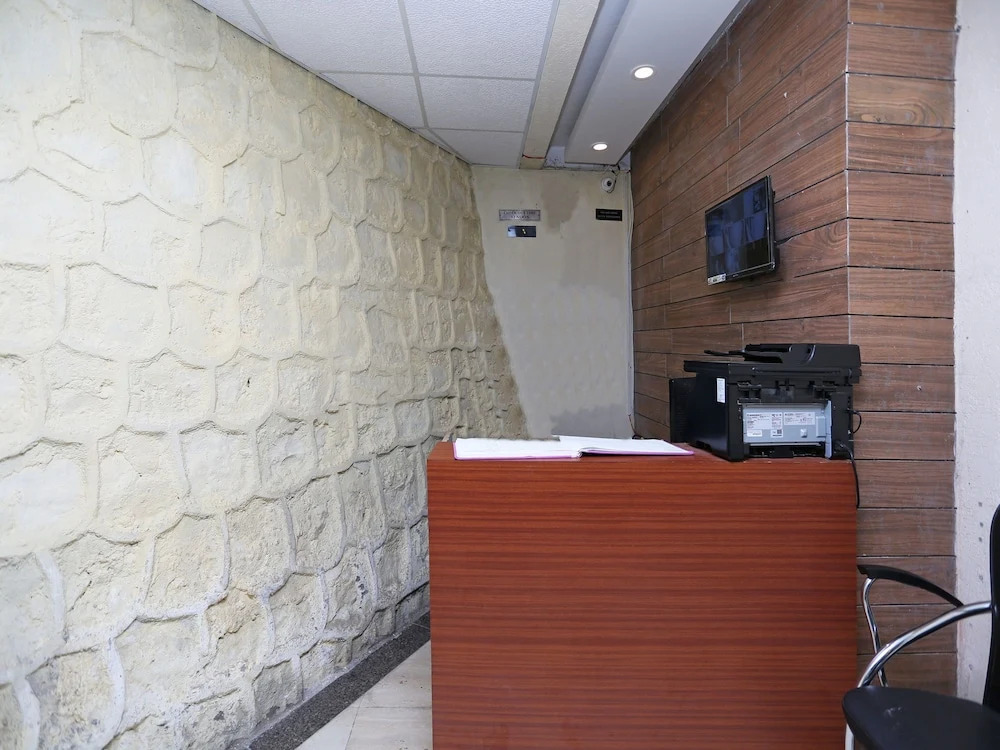 OYO 15210 Hotel Aashna