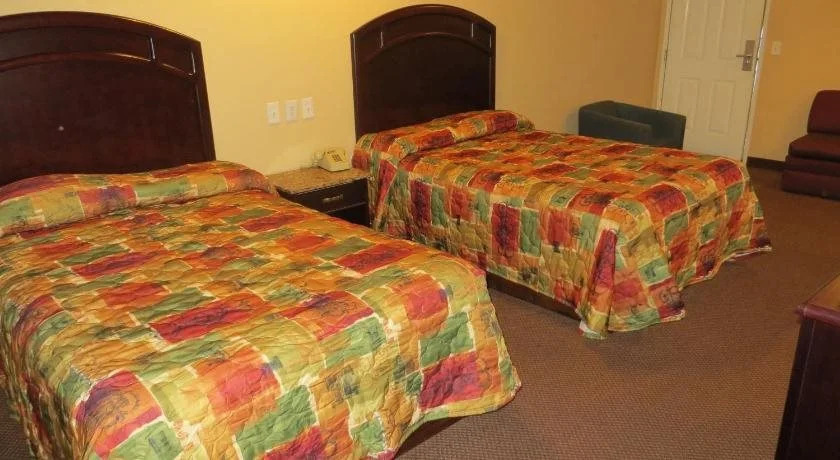 Delmonico Inn & Suites