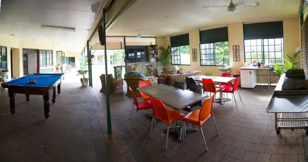 Tropical Lodge