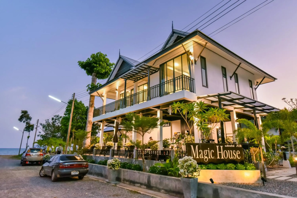 Magic House - No Pets Allowed