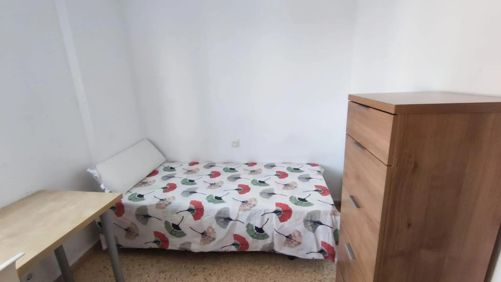 Habitación con cama doble, piso compartido en Avenida Blasco Ibáñez