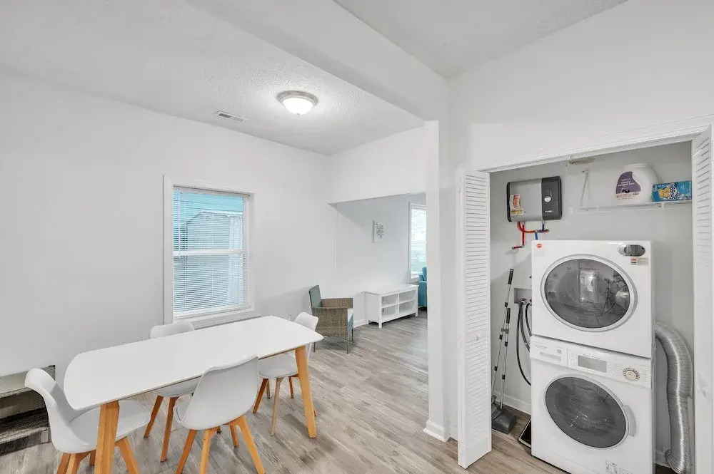 Quiet Family Home - Downtown, Pet Friendly, 4 Beds