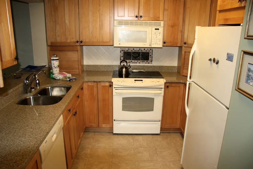 Shorewood Oceanfront - 2 & 3 Bedroom Villas