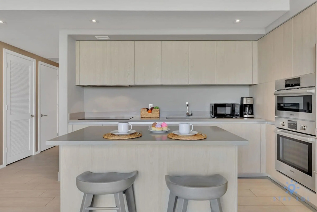Bayview Luxury 3BR Condo Stunning Amenities