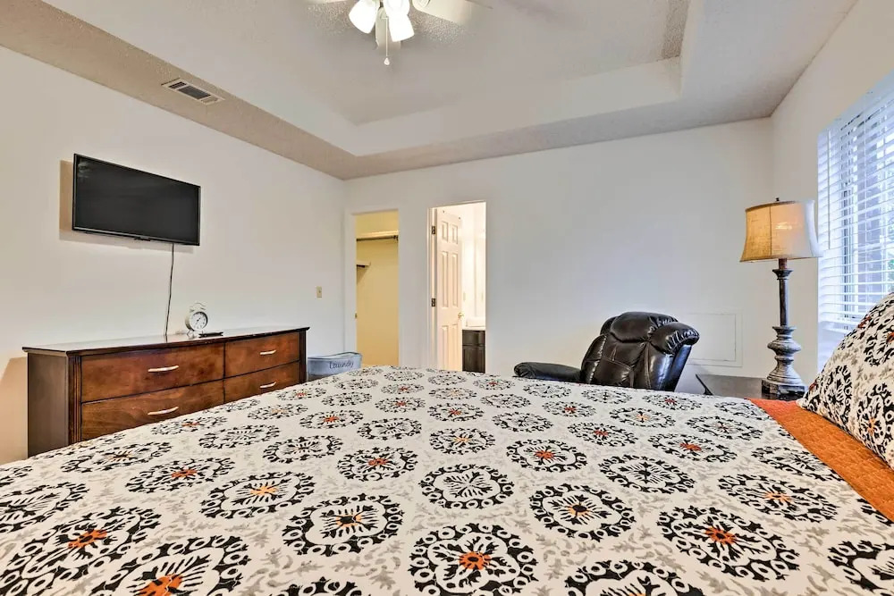 Ocean Springs Home w/ Sunroom ~ 5 Mi to Beach