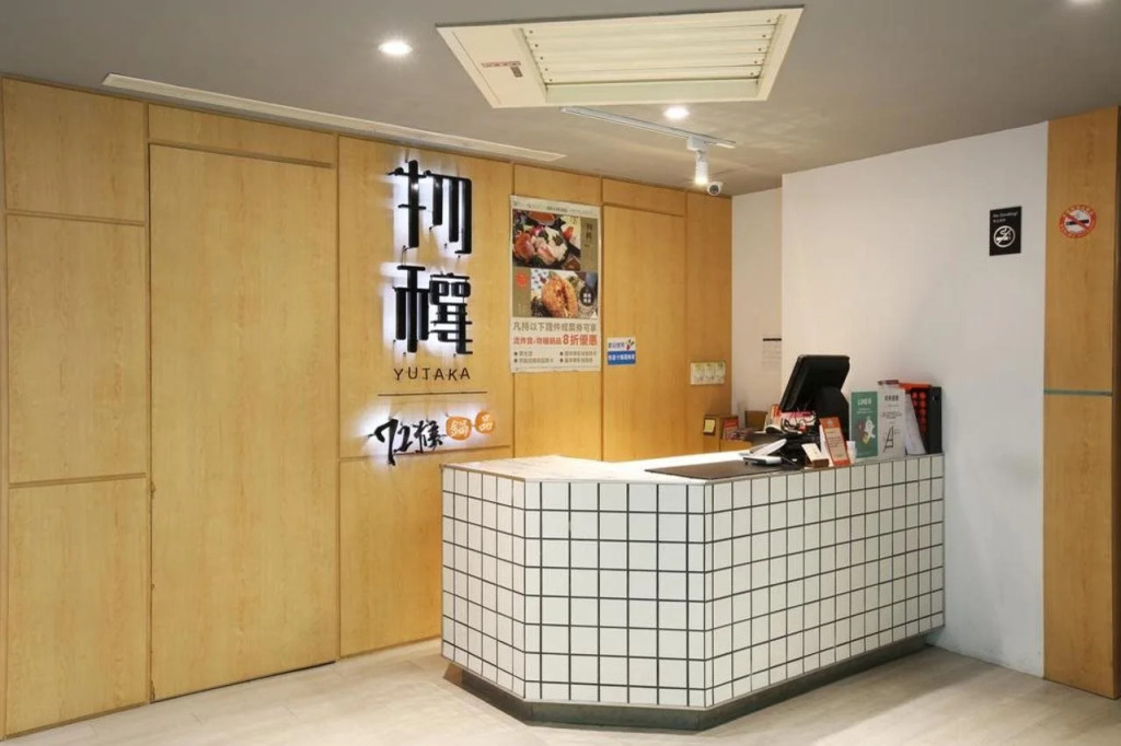 CHECK inn SELECT Chiayi RenAi
