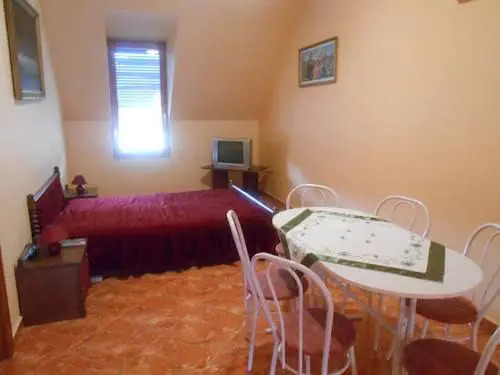 Mercédesz Apartman