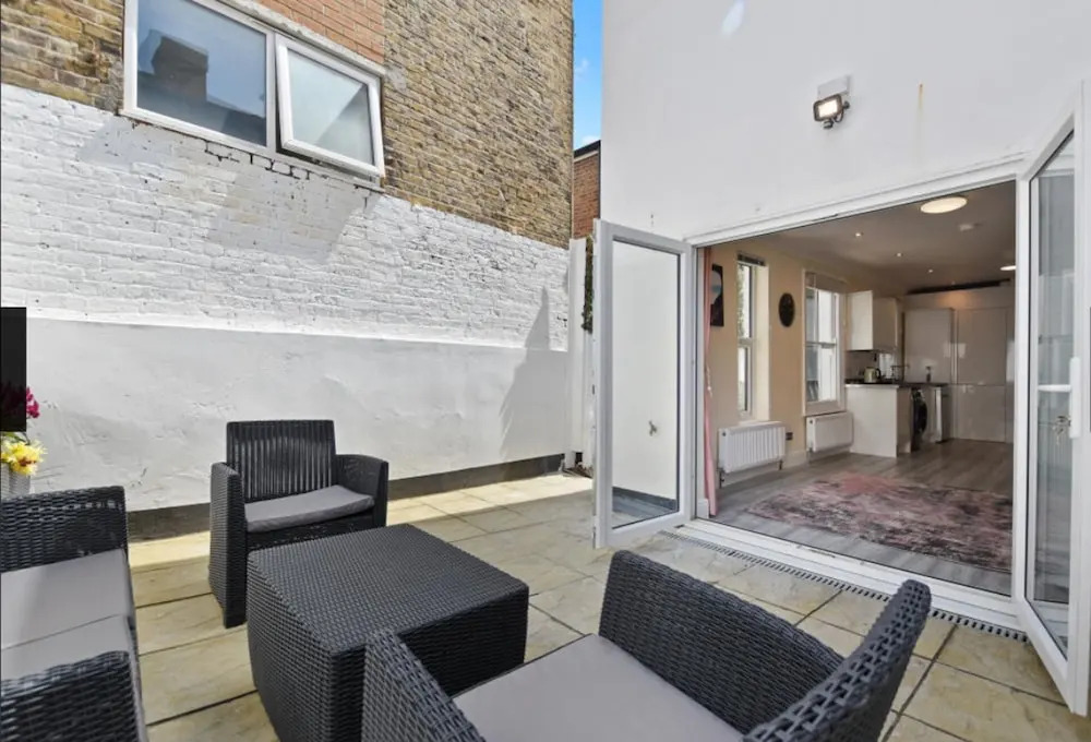 Inviting 6-bed House in London