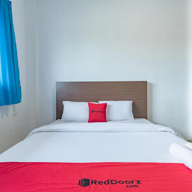 RedDoorz Plus near Kepri Mall