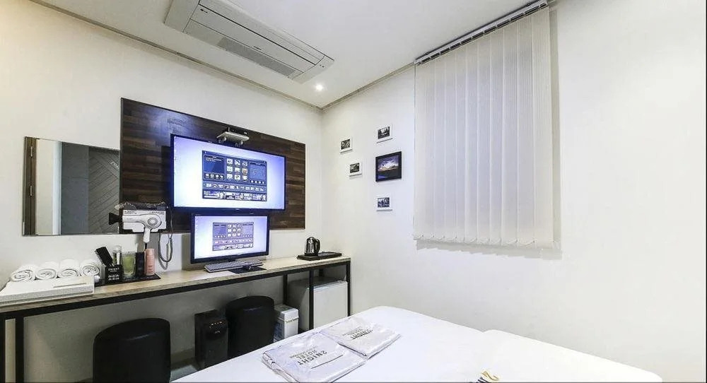2Night Hotel