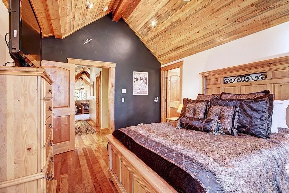 Silver Circle Chalet by RedAwning