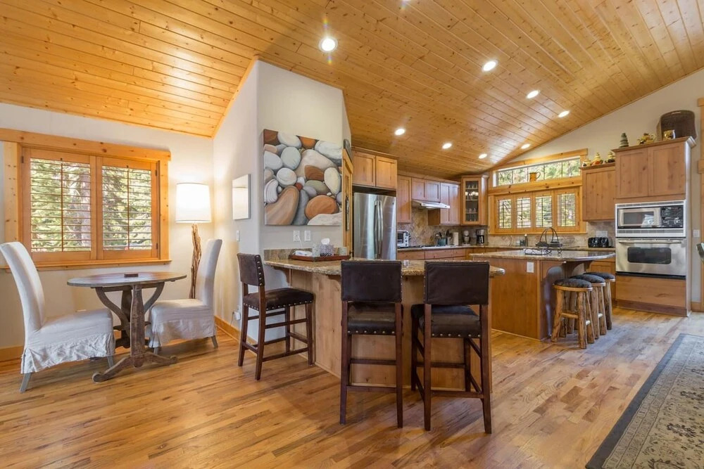 Spacious Mountain Modern Home Sleeps 12 in KB!