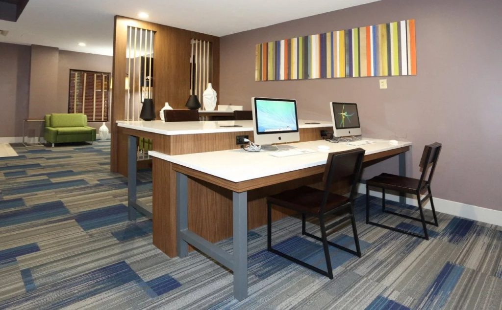 Holiday Inn Express & Suites Newport News by IHG