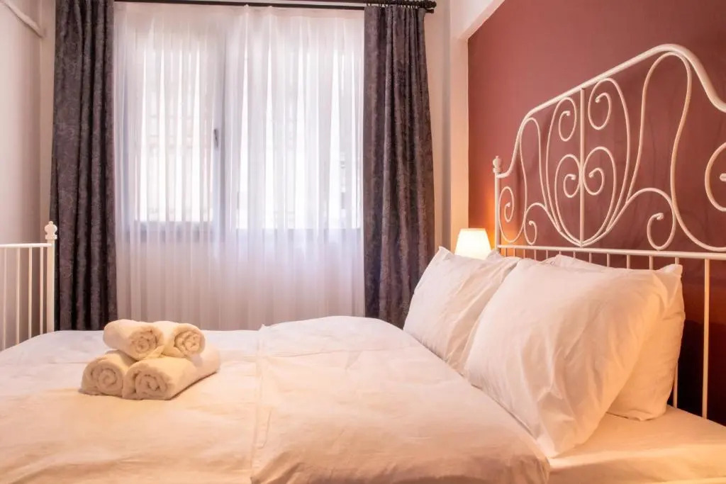 Gorgeous Flat With Balcony in Izmir Konak