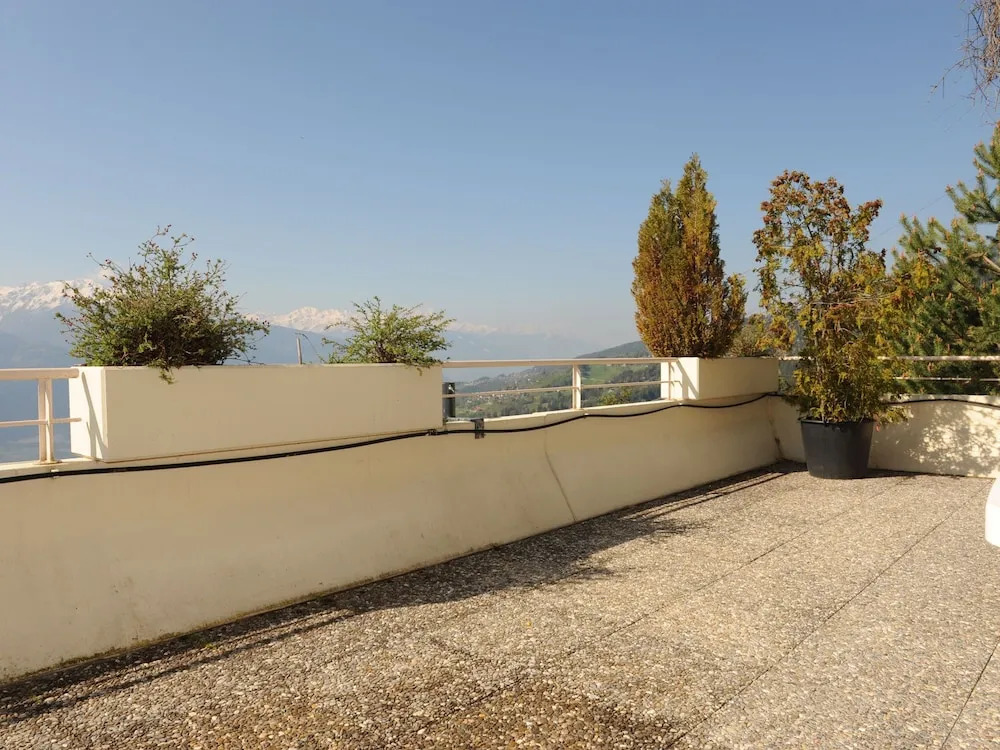 Beautifully Situated House With a View of the Mountain World